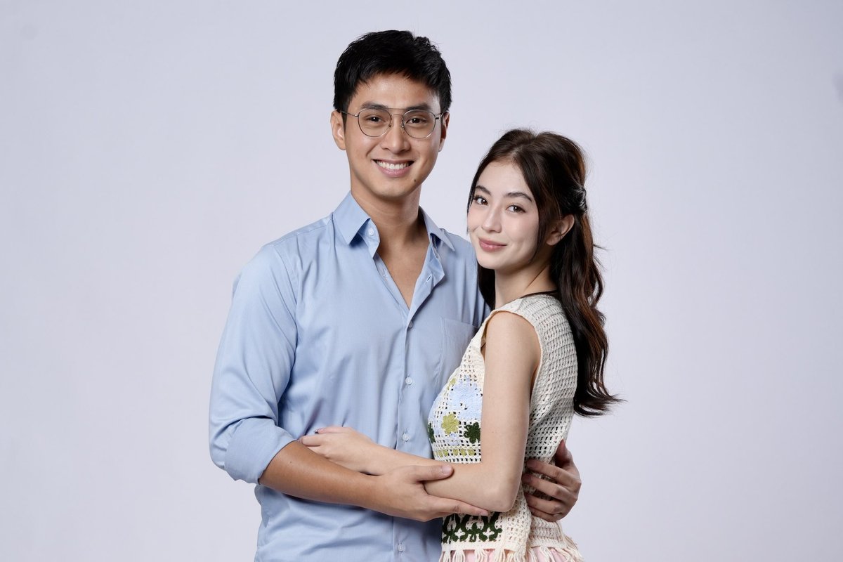 ofc_iwant's tweet photo. First comes the marriage. Then comes...love? 📜💍

I do na agad sa feels! Here's your exclusive sneak for peek at #JMFyang's first-ever microdrama series, #WillYouFakeMarryMe! Also starring Karina Bautista, Miguel Vergara, Alyssa Muhlach, and Ms. Matet de Leon. Directed by Jojo Saguin.

Streaming soon on iWant!