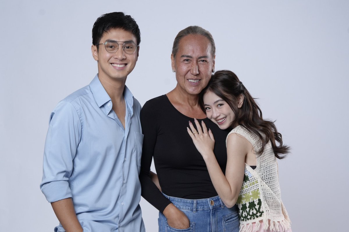 ofc_iwant's tweet photo. First comes the marriage. Then comes...love? 📜💍

I do na agad sa feels! Here's your exclusive sneak for peek at #JMFyang's first-ever microdrama series, #WillYouFakeMarryMe! Also starring Karina Bautista, Miguel Vergara, Alyssa Muhlach, and Ms. Matet de Leon. Directed by Jojo Saguin.

Streaming soon on iWant!