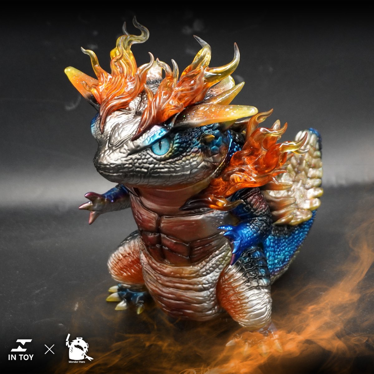 INTOY2020's tweet photo. 【台北國際潮流玩具展 Jinart創作者博覽會】

金屬色主體搭配前衛燒鈦色漸層，
並結合火焰配件，
呈現出宛如高溫燃燒般的炙熱閃焰感。
本次更特別採用閃粉微噴塗裝，
在金屬色澤的軀體之上，
隨著光線折射，
閃耀出如星光般細緻的光輝。
從色彩、質感到層次表現，
皆展現出極具存在感的完成度，
#intoy https://t.co/j8gvp7Zbb3