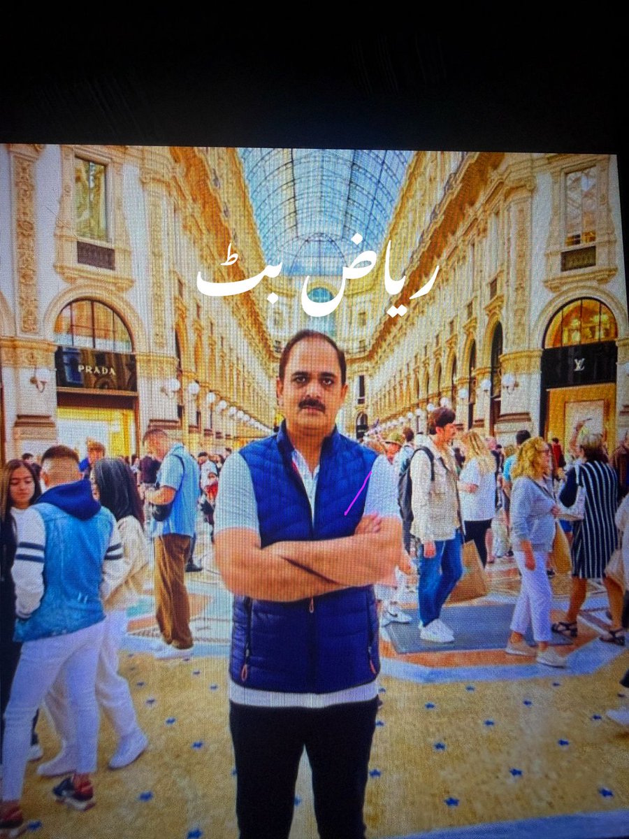 Saeed__786's tweet photo. 🚨 زمین پر مبینہ غیر قانونی قبضہ فوری انصاف اور کارروائی کی اپیل 🚨

بخدمت
وزیرِ اعلیٰ پنجاب مریم نواز شریف صاحبہ / وزیرِ اعظم پاکستان / چیف آف آرمی اسٹاف / ڈپٹی کمشنر فیصل آباد

موضوع: اسماعیل ویلی فیصل آباد میں 12 ایکڑ زرعی زمین پر مبینہ ناجائز قبضہ ختم کروانے اور قانونی کارروائی کی درخواست

محترم جناب!

باادب گزارش ہے کہ ہماری 12 ایکڑ زرعی زمین، جو اسماعیل ویلی فیصل آباد میں واقع ہے، ایک سنگین تنازعہ کی صورتحال سے دوچار ہے۔

مذکورہ زمین کا خرید و فروخت کا معاہدہ مہر حامد رشید (سابق ایم پی اے ن - لیگ)، مہر عبدالرؤف، مہر آصف اور ان کے مبینہ بروکر ریاض بٹ کے ساتھ طے پایا تھا۔ معاہدے کے مطابق مقررہ مدت میں ادائیگی مکمل نہ ہونے کے باعث وہ معاہدہ ختم تصور کیا جاتا ہے۔

اس کے باوجود، سن 2021 سے تاحال مذکورہ افراد کی جانب سے زمین پر قبضہ برقرار ہے، جس کے باعث ہمیں شدید مالی نقصان اور ذہنی اذیت کا سامنا ہے۔ متعدد بار باہمی رابطے اور معاملہ افہام و تفہیم سے حل کرنے کی کوشش کی گئی، تاہم کوئی پیش رفت نہیں ہو سکی۔

لہٰذا مؤدبانہ گزارش ہے کہ اس معاملے کی غیر جانبدار اور شفاف انکوائری کروائی جائے، زمین کی قانونی حیثیت واضح کی جائے، اور اگر قبضہ غیر قانونی ثابت ہو تو فوری طور پر زمین واگزار کروا کر ہمیں انصاف فراہم کیا جائے۔

ہم آپ سے امید رکھتے ہیں کہ اس معاملے کا فوری نوٹس لیتے ہوئے قانون کے مطابق کارروائی عمل میں لائی جائے گی۔

درخواست گزار:
محمد اسحاق ڈھلوں، نعیم ڈھلوں، سرور ڈھلوں شکیلہ بی بی  وغیرہ
رابطہ نمبر: 03336613515
03042887522

@MaryamNSharif 
@DCFaisalabad 
@PakPMO 
@fsdpolice 
@rpo_faisalabad 
@FIA_Agency 
@NABPakistan 
@NawazSharifMNS 
@OfficialDGISPR 
@OfficialDPRPP 
@CCD_Punjab