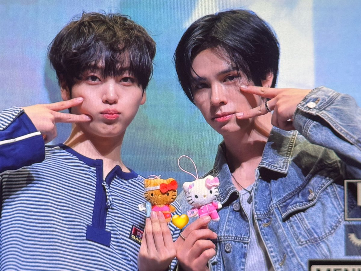 allofserim's tweet photo. 헬로키티사랑합니다..💖 #셂송셂송 https://t.co/PJWcMlfcvs