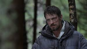 merlinpapin3's tweet photo. Ce soir sur @canalplus le film #Icefall de Stefan Ruzowitzky (2025) avec Joel Kannaman Bashar Rahal Graham Greene Danny Huston Martin Sensmeier DeVaughn Nixon
Sur un lac gelé du nord des Etats-Unis, Ani, jeune garde forestière, se trouve embarquée dans une sombre affaire. Elle vient en effet d'interpeler Harlan, un braconnier qui a découvert un petit avion accidenté contenant plusieurs mallettes d'argent. Mais tous se retrouvent menacés par un groupe de criminels venus récupérer leur bien...
❤️si vous aimez
@FredOL69007