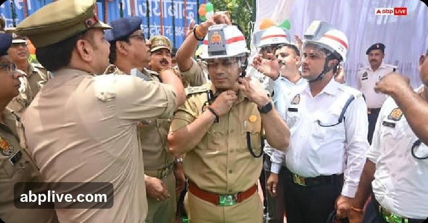 BishnuiM's tweet photo. चलो शुरुआत तो हो रही है यूपी में पुलिसकर्मियों को गर्मी से बचने के लिए हेलमेट के अंदर https://t.co/4qSEmeM6fG