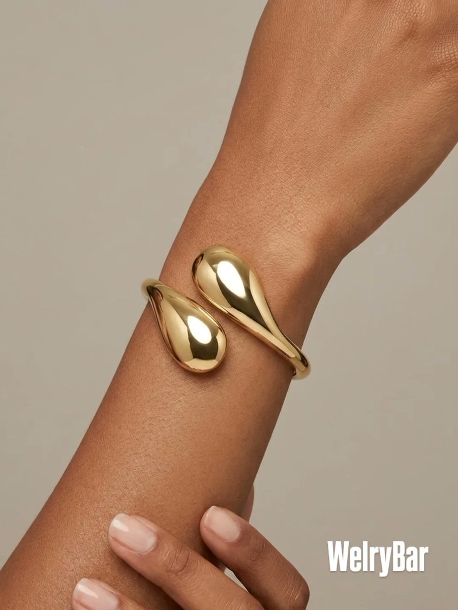 welrybar's tweet photo. Bangles, Bangles .....

One of these can make your outfit eat for real 🥹

Shop these via the link in our bio now!

#welrybar #jewelry #explore #jewellery #bangles https://t.co/8HLDVNyEO2