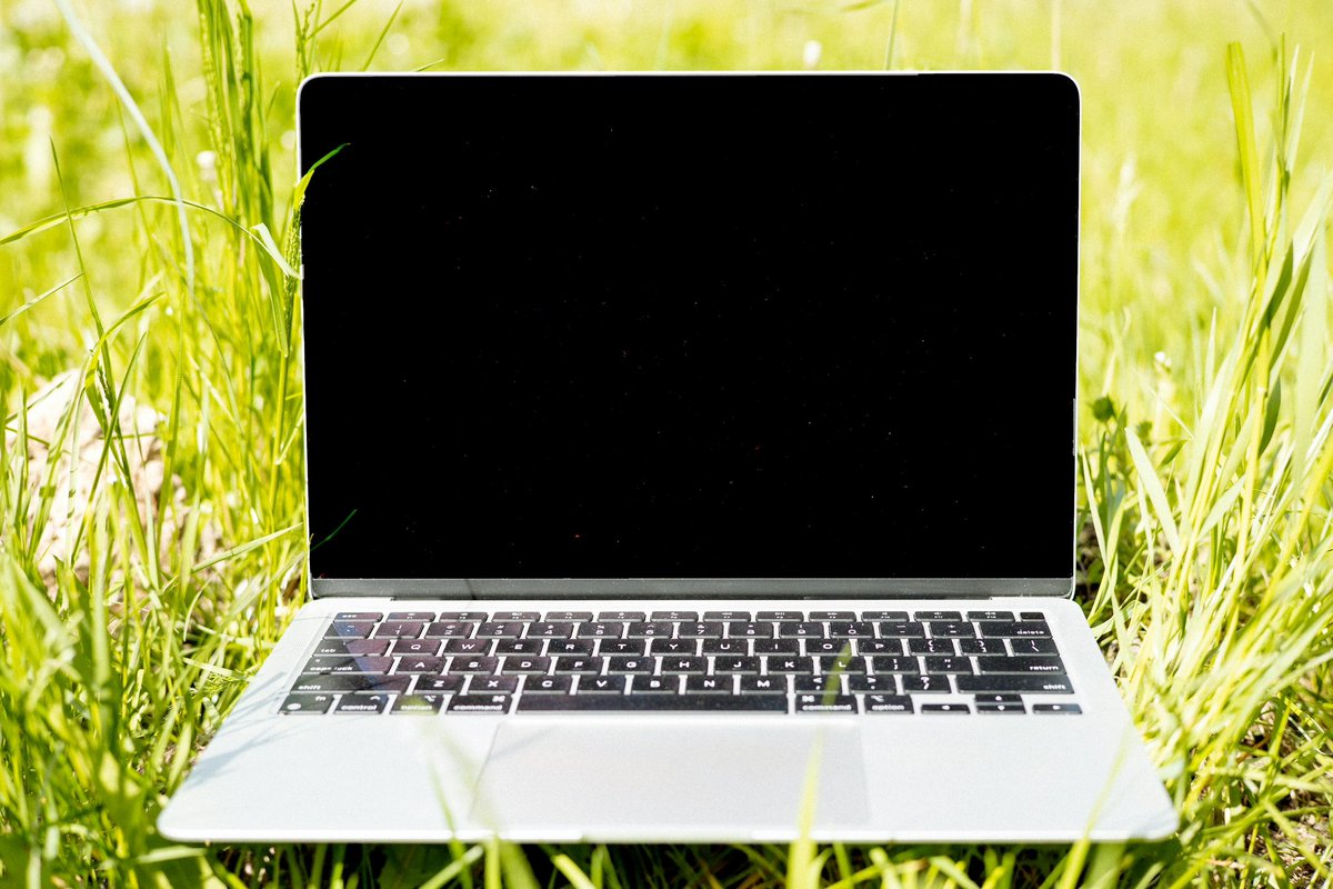 dzek_explains's tweet photo. Do you know that your laptop battery drains faster when you are using the laptop outside under a hot sun?

Read this new post to which explains why 👇 https://t.co/KvUYspGXBQ