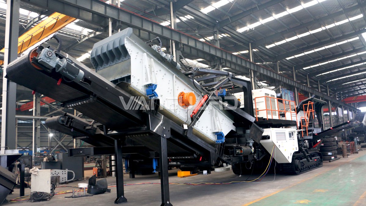 VanguardMachine's tweet photo. Crawler-type mobile crushing plant designed for maximum site flexibility — powerful crushing capacity, quick relocation, reduced setup time, and adaptable to varied materials. #StoneCrusher #MobileCrusher
Email: Info@vanguardtec.com 
WA: +86-133-3381 1995 
https://t.co/gfxcsR1zln https://t.co/LumCVCBGd9