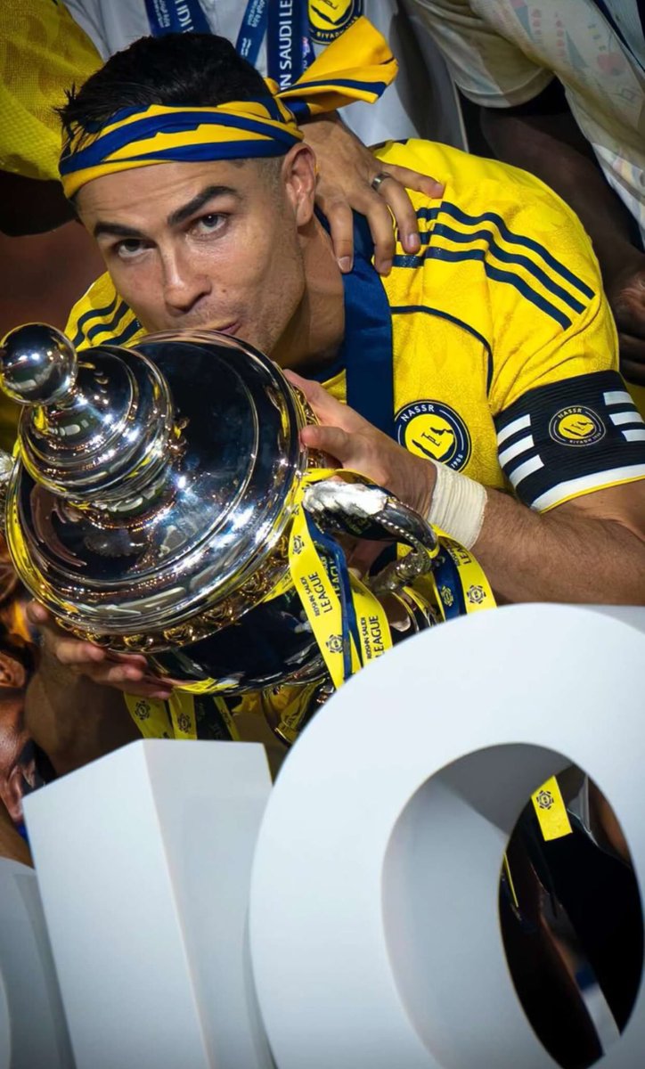 4140Asmar's tweet photo. @AboFaha76186630 البعض من جماهير النصر يخليك تكره تشجع النصر شلون يقلون عندنا 20 دوري ؟ 
في الآساس اهي 36 دوري 🏆😌 ☝🏽( الطاقية خلق لنضحك عليه ) 🤣 https://t.co/RwPqKRrDQT