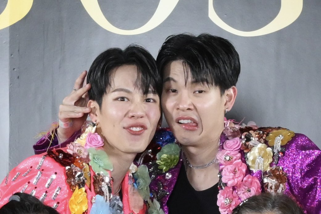 __100pence's tweet photo. กำลังเหนื่อยๆ เซ็งๆ แล้วเลื่อนมาเจออะ.. 
แม่งเอ้ยย 5555555566555555555555555555555555 ศลป.ใช้ชีวิตเต็มที่มาก กุยอมแพ้ได้ไง 🤣🤣🤣🤣🤣 https://t.co/zhrvWpF05w
