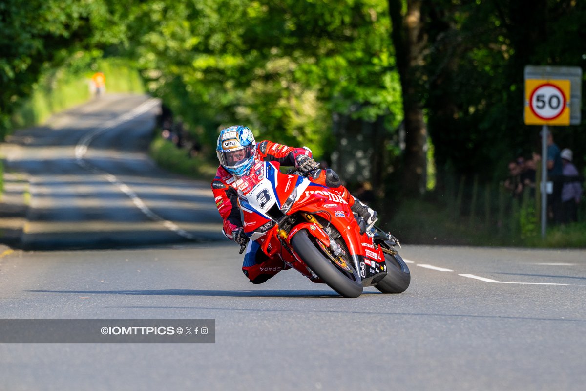 iomTTpics tweet media