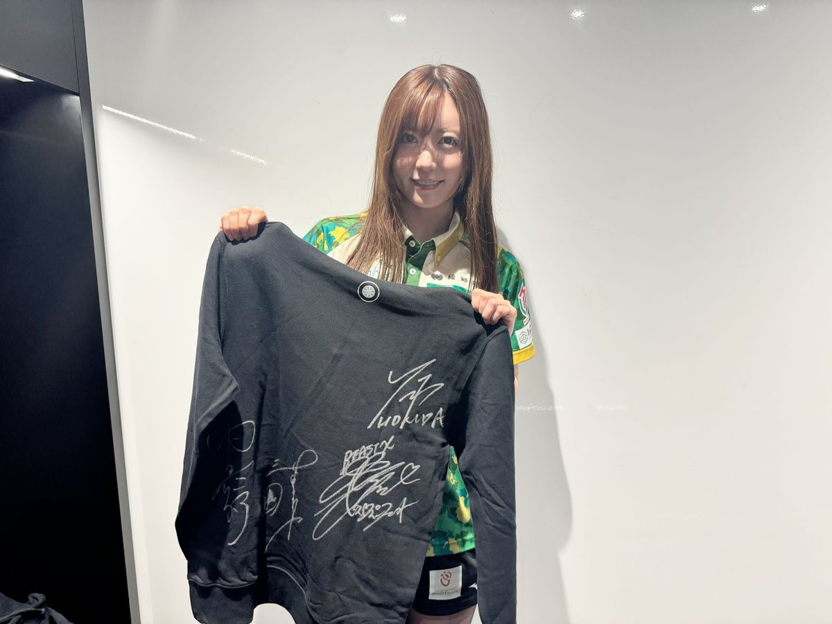キャンペーン賞品のオリジナルDAISUKIパーカーに、 瑞原明奈選手