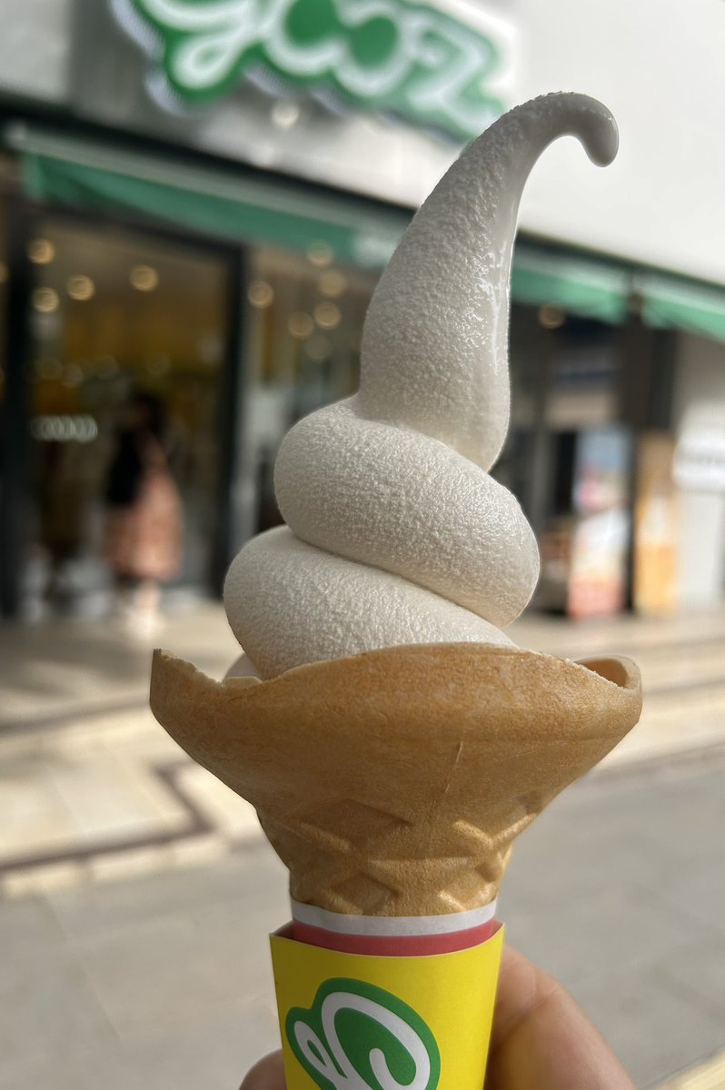 kinakonomochi5's tweet photo. 前を通る度気になってたコーヒーソフト食べたよ🍦

 #baystars #gooz https://t.co/jYyqvVccc4