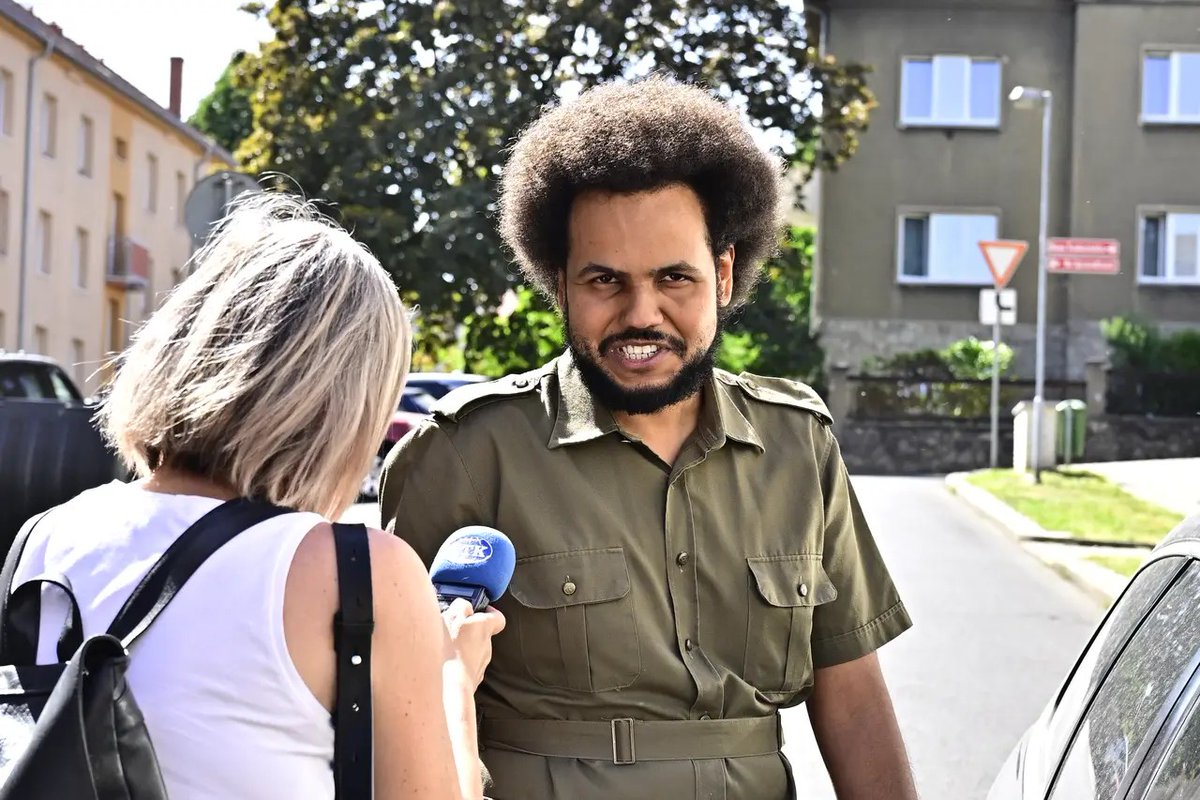 FialovaD's tweet photo. Vylezeš z vězení jako sexuální delikvent, kriminálník s razítkem, co znásilnil dívky ... a rozdáváš rozhovory a směješ se na svět. 

Jakou hroší kůži musí mít toto pokřivené individuum z TOP09. Jak s tímto mohly některé dívky jít dobrovolně do postele? Nikdy nepochopím. Kariéra? https://t.co/xGvXd7OOuJ
