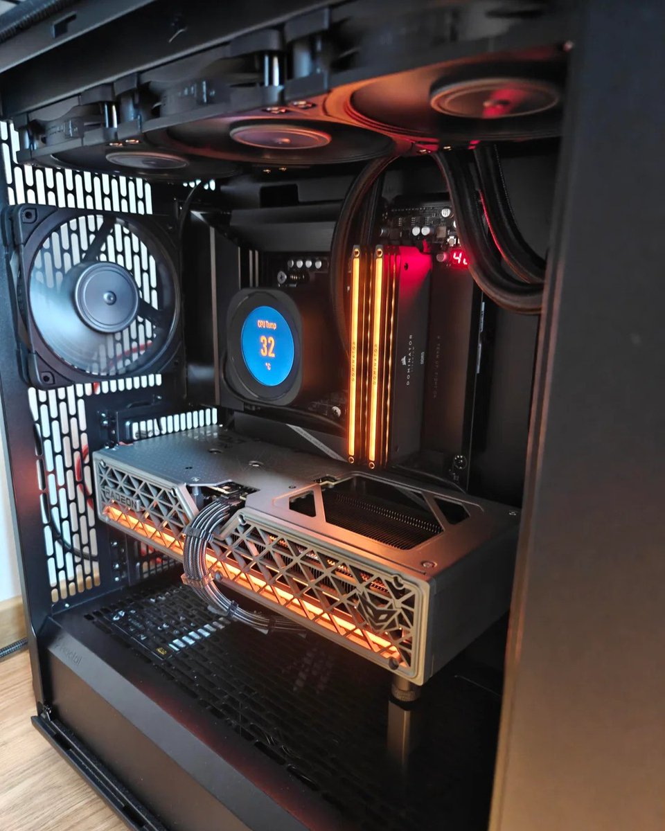 SapphireTech's tweet photo. Thank you for choosing our SAPPHIRE NITRO+ AMD Radeon RX 9060 XT for your battlestation u/zing94!
.
.
#RX9060XT #gamingsetup #SAPPHIREnation #AMD #Radeon #gamingcommunity https://t.co/pIiUTKD5AW