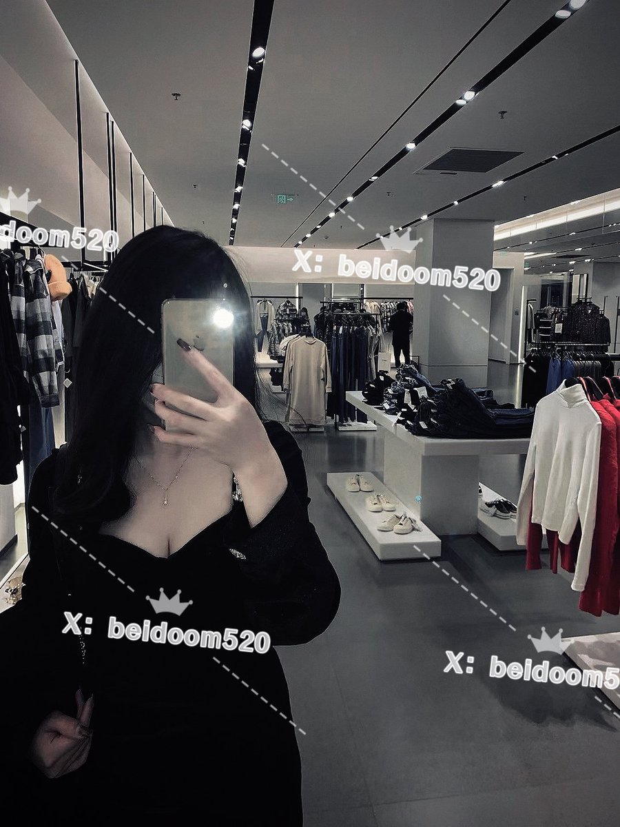 beidoom520's tweet photo. 看着皮靴上耀眼的光泽，��不像你那小废物鬼头上的反光～
#女s #语言羞辱 #骂射 #男奴 https://t.co/AtjFRxXNrq