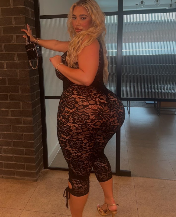mschloeamberxxx's tweet photo. where the men that love thick women at? https://t.co/tDPxftXBHg