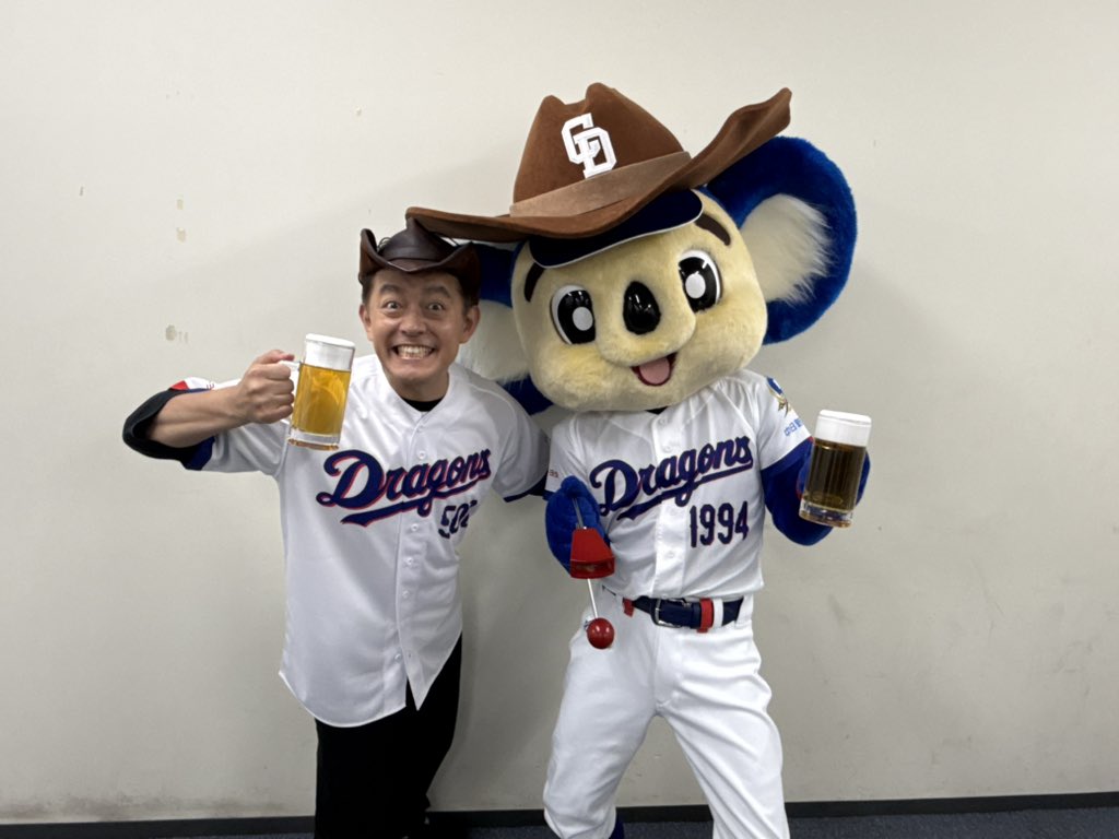 spw_talklive's tweet photo. 本日
#中日ドラゴンズ #ワンコインデー2026
#カンパイ師匠 出演させていただきました🍺✨
バンテリンドームにて、
一緒にカンパイしてくださった
皆さま、ありがとうございました🤠🐨🔵 https://t.co/m3rnN6XSzZ