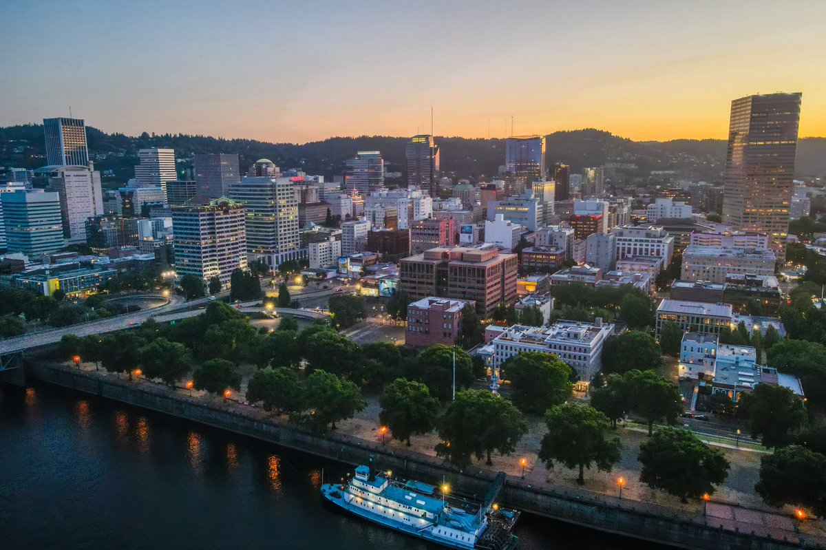 PioneersMLB's tweet photo. The best choice for MLB expansion is the city that’s been waiting in line the longest. Portland is beautiful and is still the obvious candidate. Imagine seeing the backdrop of Mt. Hood as home runs get obliterated into the Willamette River on a hot summer day. @MLB #MLBexpansion https://t.co/l9iCJIa47n