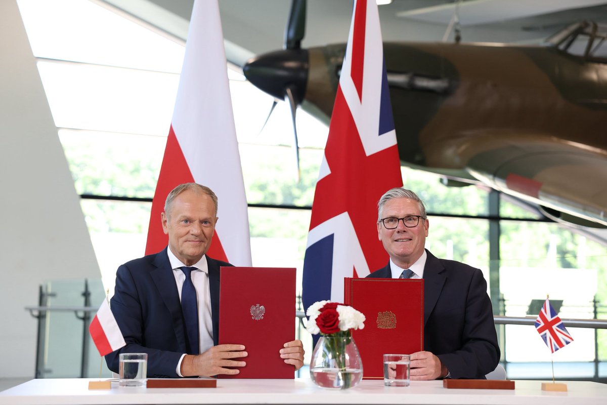 MelSimmonsFCDO's tweet photo. Historyczny moment. Wyjątkowy dzień 🇬🇧🇵🇱 #Northolttreaty https://t.co/okHpGc199H