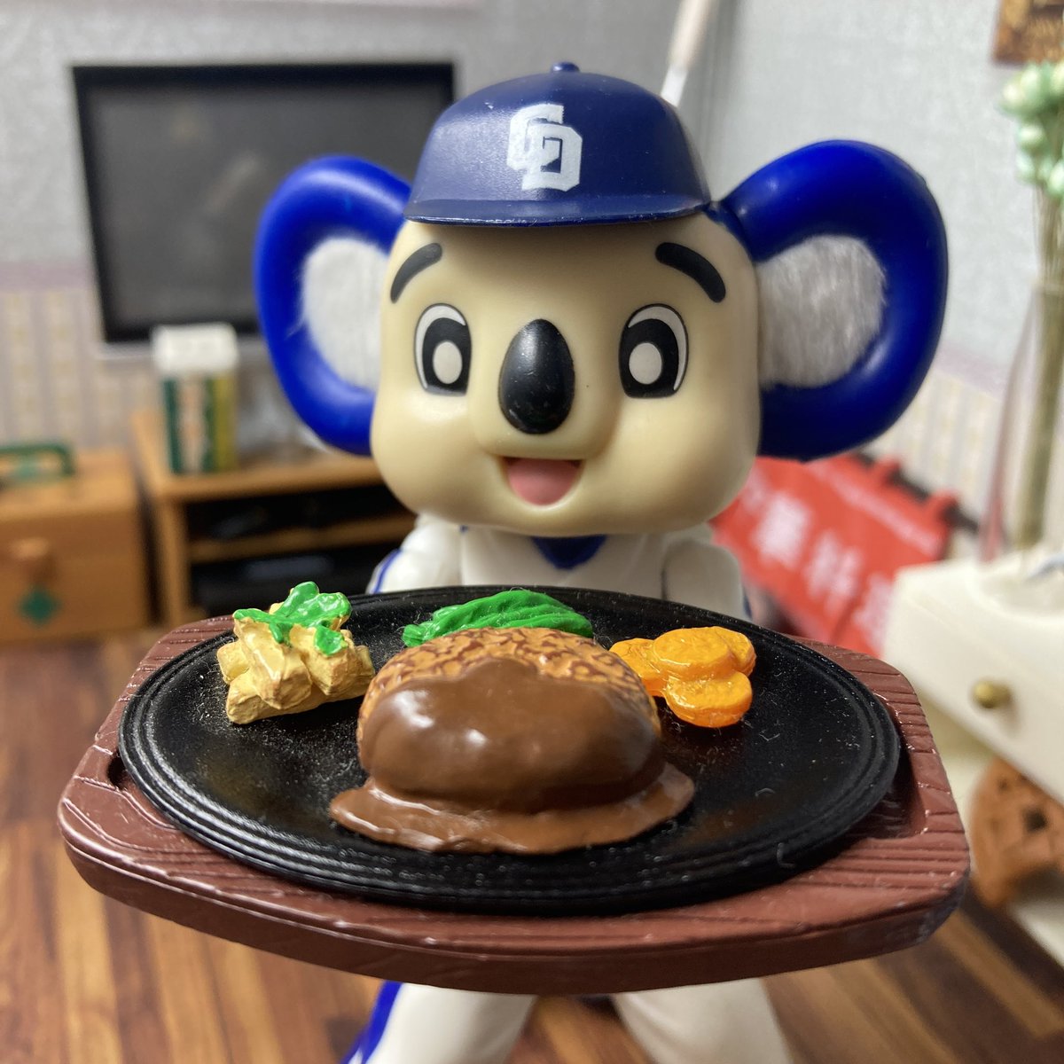 中日勝利でドアラにごはんbot tweet media