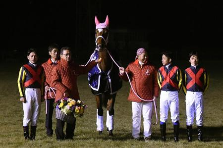 ジェンティルドンナの新衣装、なんか既視感あるなと思ったら引退式の