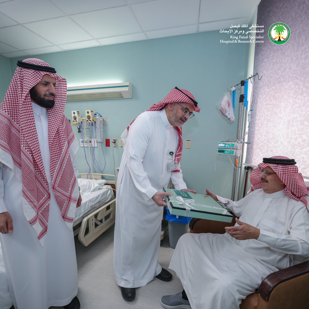 KFSHRC's tweet photo. جانب من زيارة #التخصصي للمرضى المنوّمين في الرياض وجدة والمدينة، لمعايدتهم ومشاركتهم فرحة #عيد_ا��أضحى_المبارك.

نسأل الله أن يعيده على الجميع بالصحة والعافية. https://t.co/m1LV1pBWXS