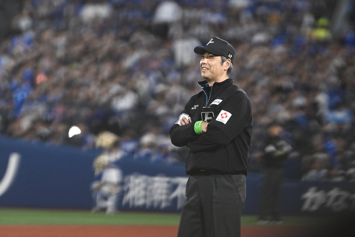 xtal013's tweet photo. 攻守交代のとき度々白井さんに何か叫んでた笑

2026.05.26 ハマスタ https://t.co/sMO9tVssnq
