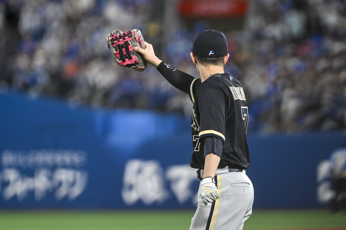 xtal013's tweet photo. 攻守交代のとき度々白井さんに何か叫んでた笑

2026.05.26 ハマスタ https://t.co/sMO9tVssnq