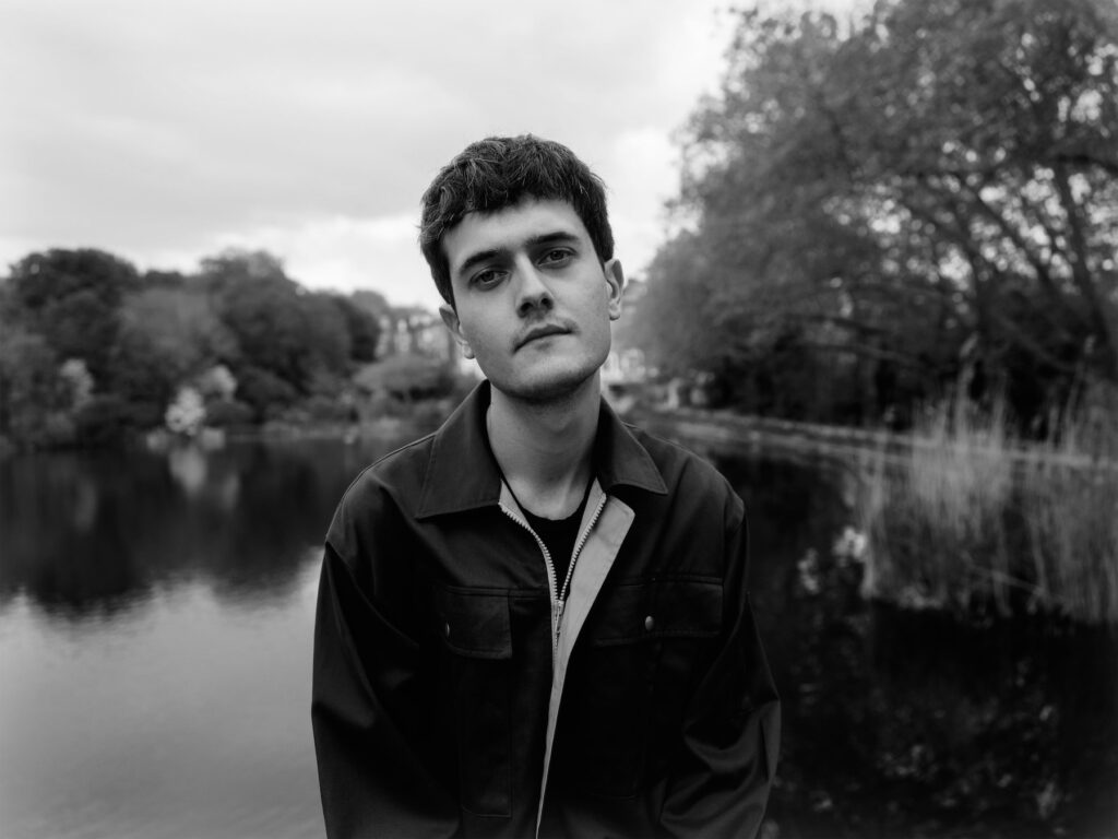 ChrisRyanNYC's tweet photo. Family Stereo Shares Tender New Single “Waiting On Nina” Ahead of Debut Album ‘The Thread’ https://t.co/YljhAUCU7a #FamilyStereo #WaitingOnNina #TheThreadAlbum https://t.co/RHPEyCqG0P