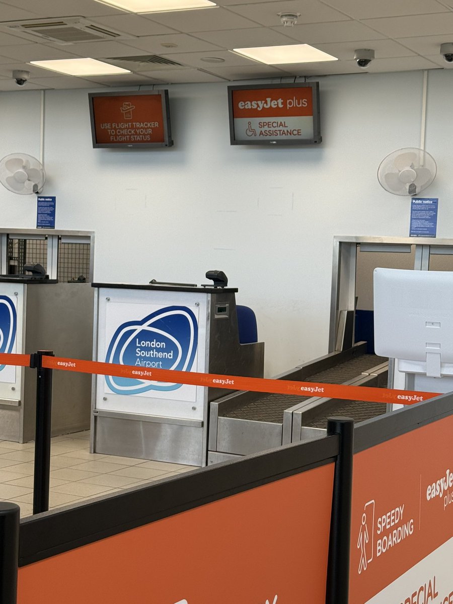 KPen387's tweet photo. Hi @easyJet any reason why Southend airport doesn’t have a special assistance lane? Or person on the check in? Having to queue defeats the object https://t.co/zICQRi4T1d