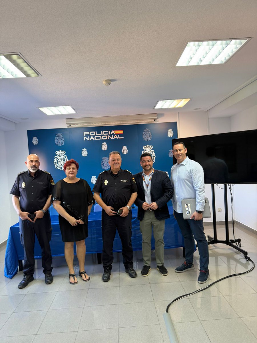 Sup_Policia's tweet photo. 🏛️ Congreso Federal SUP Castilla-La Mancha

David Jiménez Lorente culmina su legislatura como Secretario General. Gracias por tu dedicación, David. 👏

Daniel Lorente Lamparedo asume la secretaría general con nueva ejecutiva. Todo el apoyo del SUP para esta nueva etapa. 💙

Carlos Prieto y la Comisión Ejecutiva Nacional presentes en el congreso. Así somos. 💪

#OrgulloSUP #CongresoFederalSUP