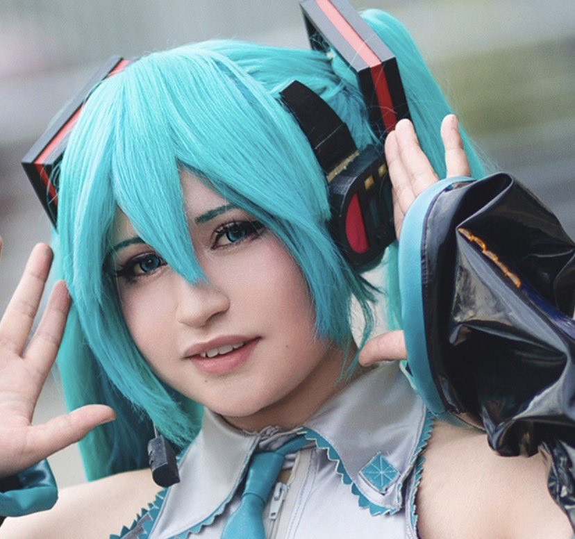 raysogni's tweet photo. @GenoXLOID Maybe are only pins there, like my cosplay version https://t.co/homo6My8v1