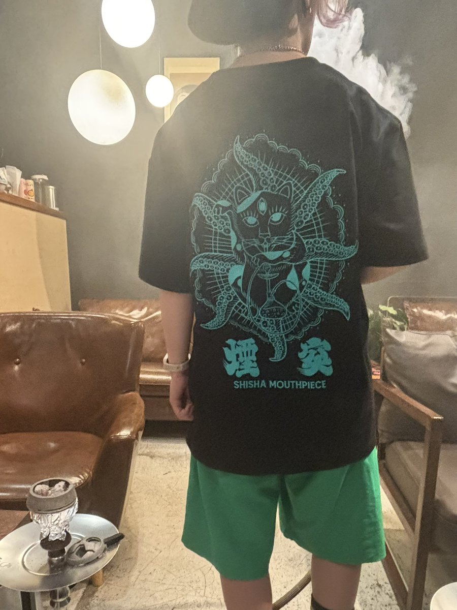 entotsuworks's tweet photo. 煙突オリジナルのTシャツも販売中🐈🐙

https://t.co/5S3COY6Hxz https://t.co/grhTJOmvov