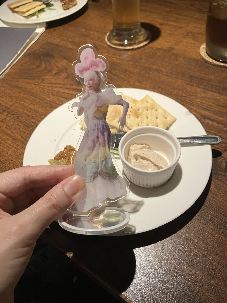 Na815Mi's tweet photo. 党首×3と乾杯🍸 https://t.co/f51k7uHpil