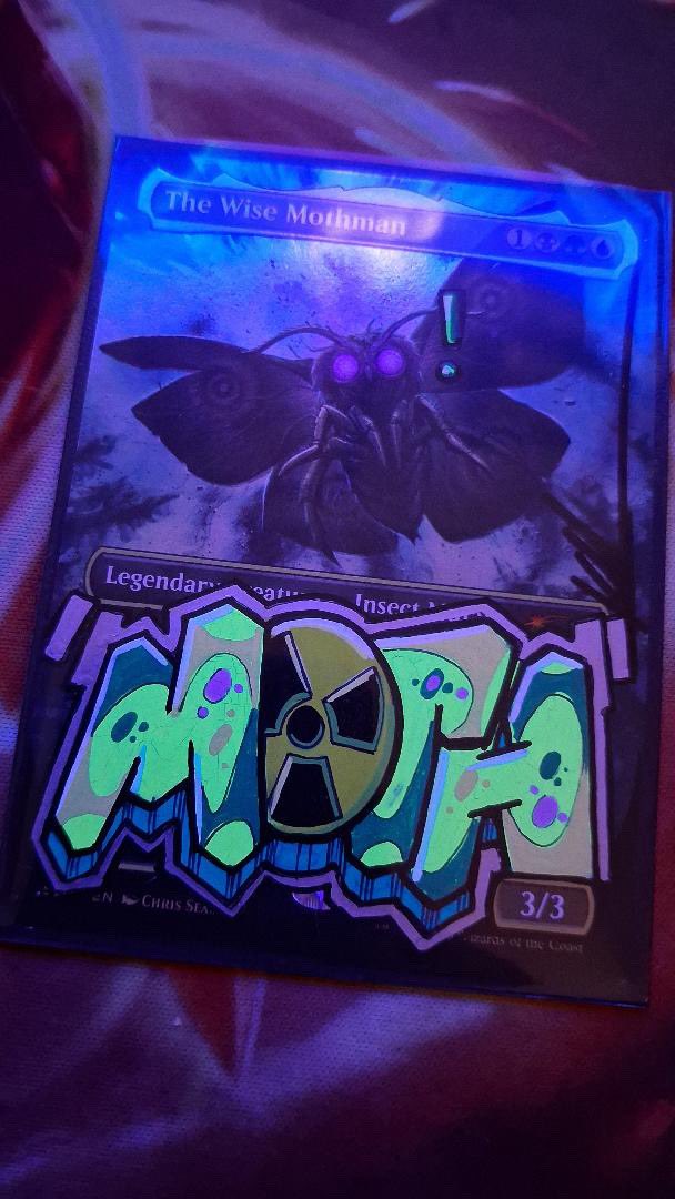 Sawatarix's tweet photo. Mothman glows in the dark 🌟 https://t.co/zQkFjgCnQ2