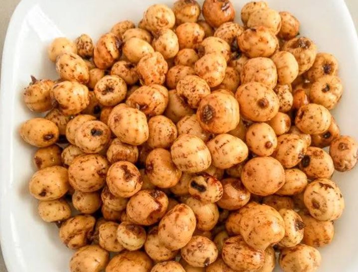 Onyekaa_Ezugwu's tweet photo. Dear men,

If you have low sperm and motility count.

-Eat 2 egg everyday.

-Get Coconut, tigernut, banana, and dates fruit. Mix and grind them together, take 1 glass cup daily for 7 days.

-Eat fruits like,watermelon, banana, carrot, pomegranate and  tomatoes.

-Exercise daily.

-Oyster.

-Zinc.

- Chew garlic everyday.

-Limit stress.

-Avoid masturbation.

These will boost your sperm and motility count. Repost for others!