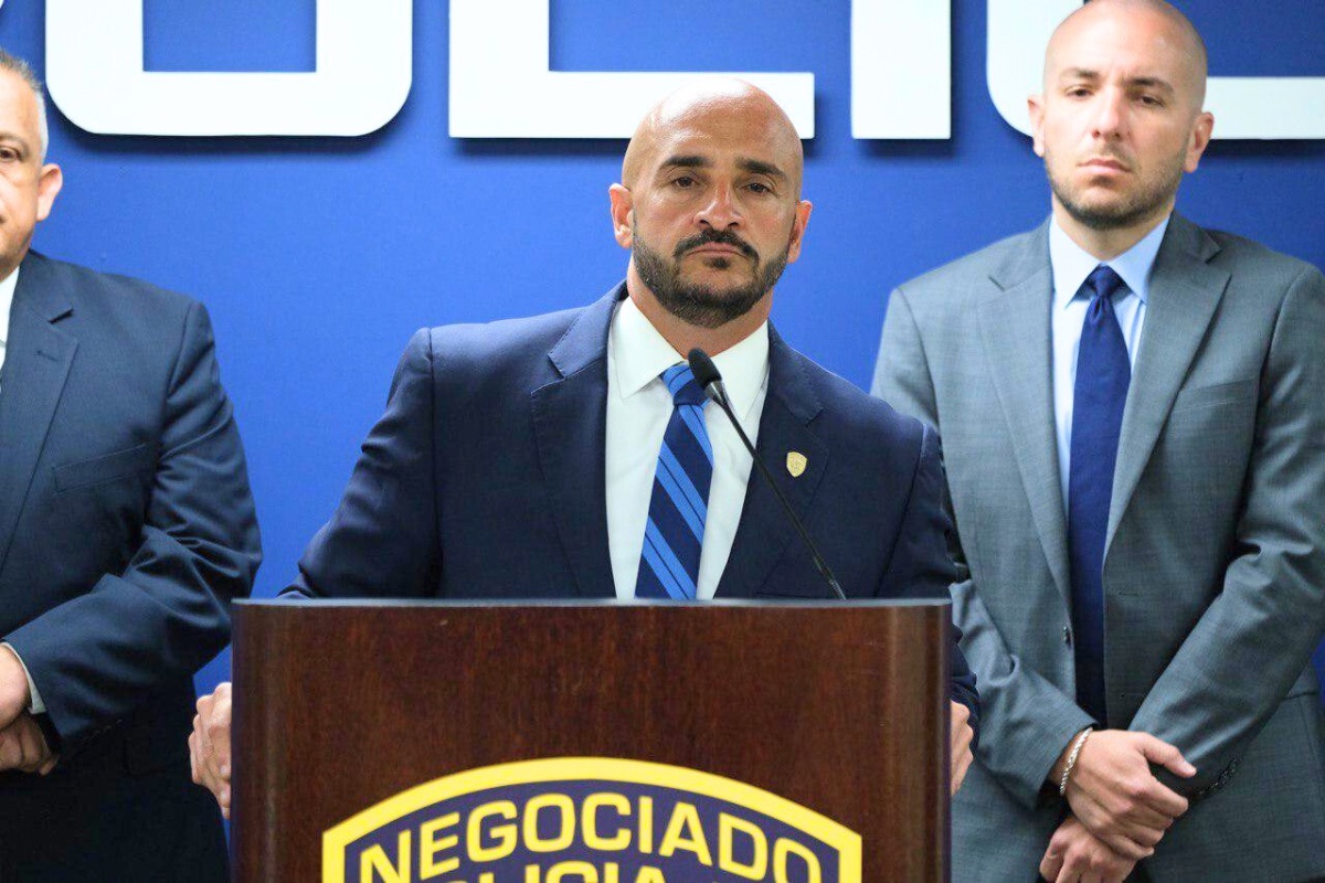 LaPerlaPR's tweet photo. Policía ordena devolver licencia y armas a Eduardo Meléndez | https://t.co/1Bypa54esX

Meléndez mato al biólogo y líder ambientalista Roberto Viqueira Ríos en julio de 2025 durante un altercado en Yauco, pero fue absuelto por el juez Ángel Llavona Folguera basado en el argumento de "legítima defensa".