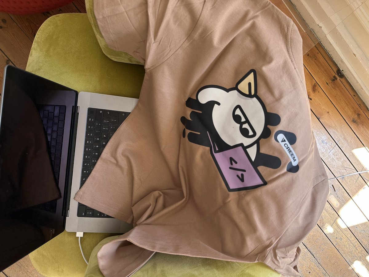 olexalysenko's tweet photo. Middle of Day 2 
The back of the T-shirts is really cute, thanks @creem_io 

#predictionjar #uneedresidency @T_Zahil https://t.co/9nybJ9eOyD