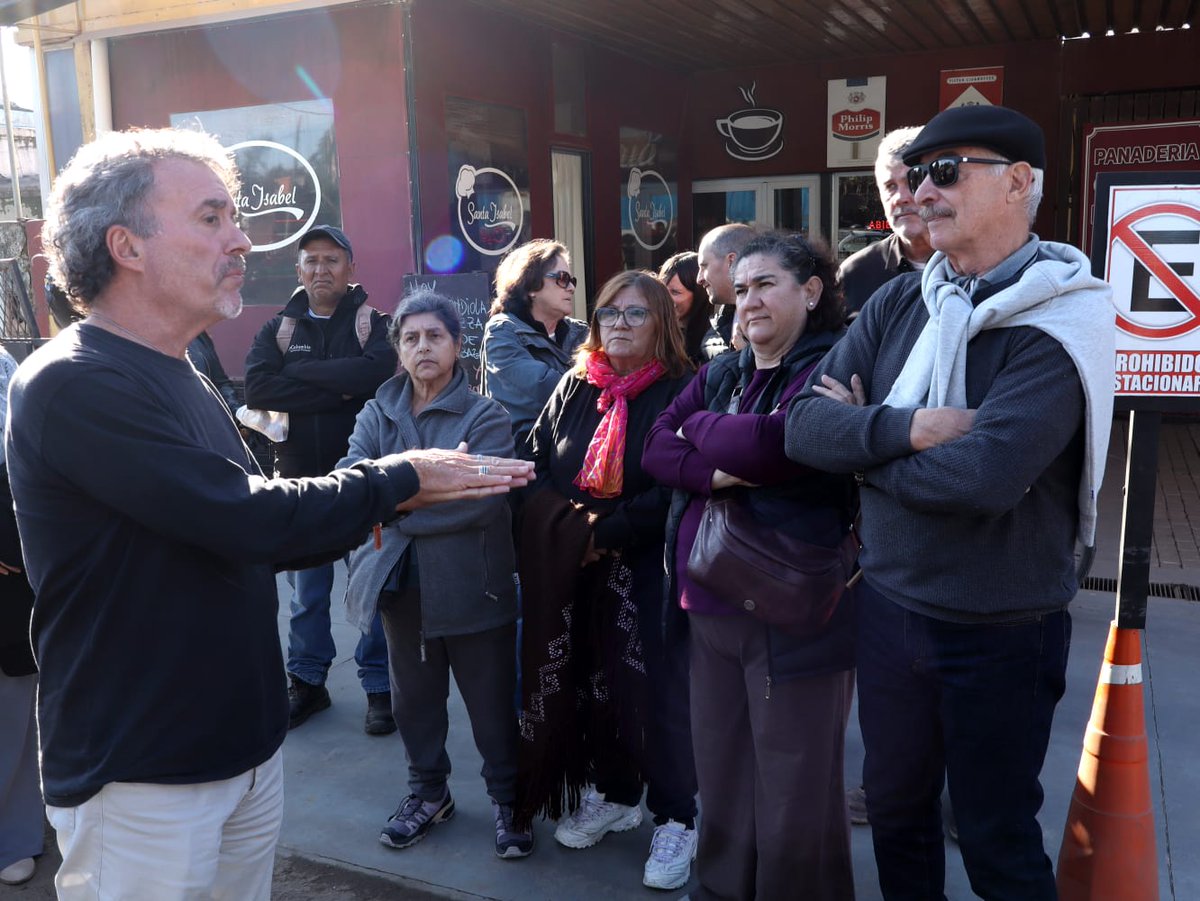 RedSegVial's tweet photo. #VillaLaRibera Nos reunimos con vecinos del lugar y de localidades aledañas para mostrarles los avances de la obra en el denominado "Desvío Giardino" que favorecerá la circulación en toda la zona. 

"Esta obra fue postergada por muchos años y este gobierno se fijó como objetivo llevarla adelante para mejorar la convivencia y la seguridad vial entre vecinos y camioneros durante la cosecha gruesa", sostuvo Mauro Bertorino, director en APSV.