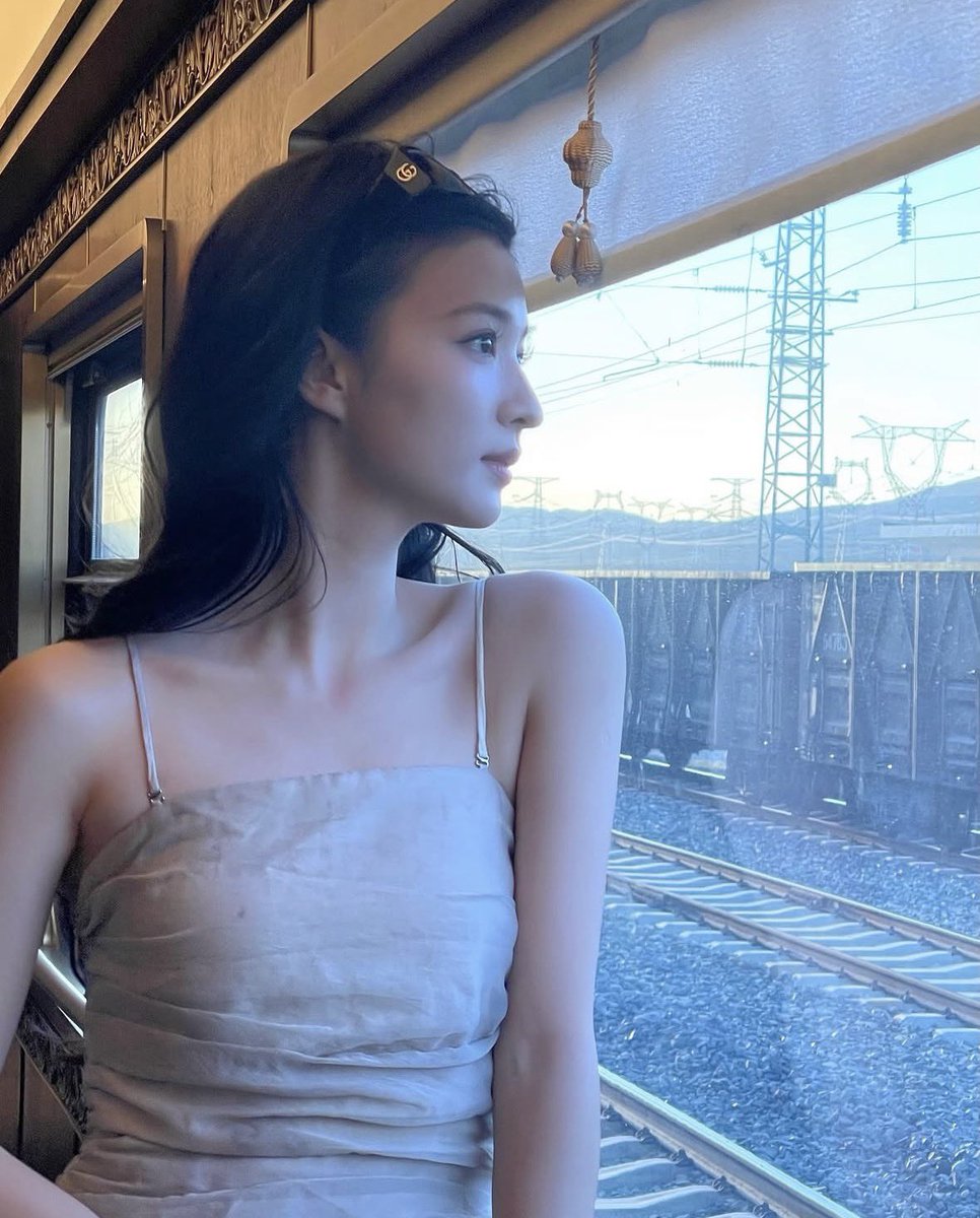reveusedoux's tweet photo. I don't think Kiichan realises yet her man is slightly jealous? https://t.co/zdjbXGBol3