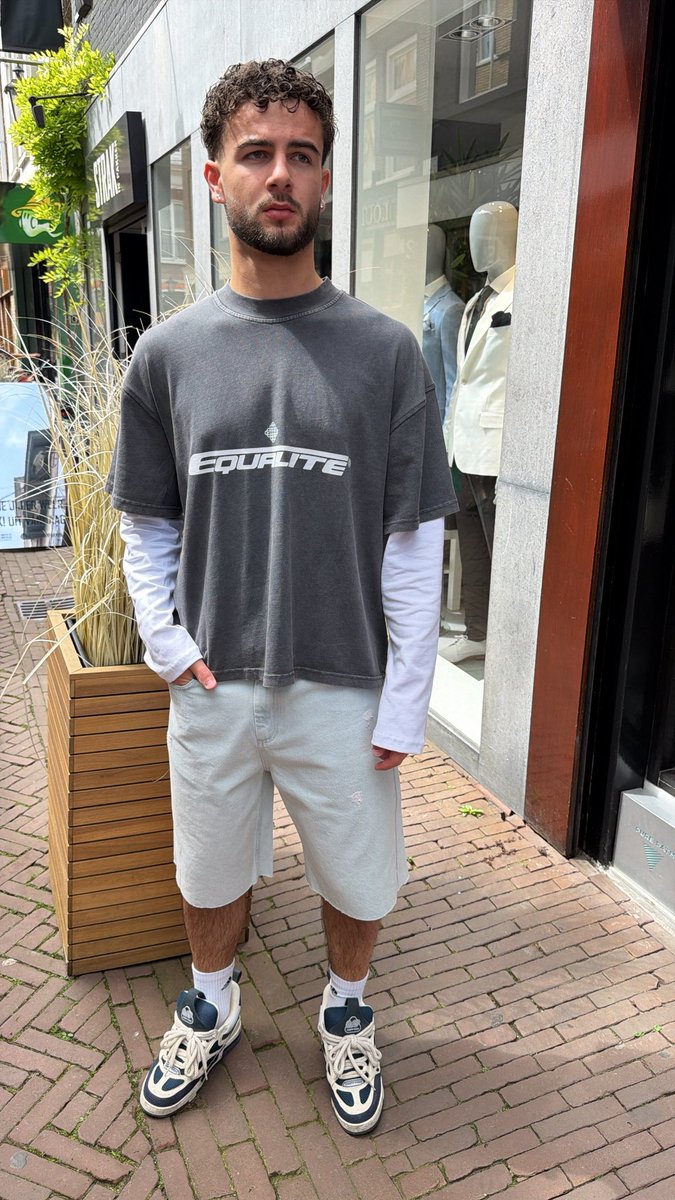 Have2Have072's tweet photo. Layer up your streetwear game met de EQUALITÉ Enzo Double Layer Longsleeve in grey. De oversized fit en unieke layered look geven deze essential een stijlvolle en moderne vibe. €90.00

#EQUALITE #StreetwearFashion #DoubleLayer #MenswearStyle #Have2HaveAlkmaar https://t.co/n7V0bWGdLy