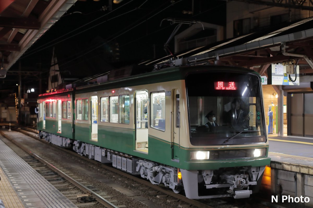 YN1982Photo's tweet photo. #5月を写真4枚で振り返る
1枚目：江ノ電 2000形2001F出場試運転
2枚目：江ノ電 300形+1000形『Netflix ワンピース 江ノ電号』
3枚目：江ノ電 700形『ENODEN Type700 Debut』単行
4枚目：いとさん(@ito___111) 『春夏秋冬・夏編』海撮＆花火

#江ノ電
#チェリッシュ撮影会(@cherish_camera) https://t.co/k3MFFRAiCu