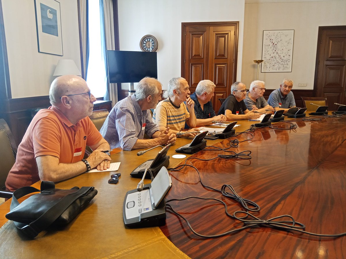 Martxoak3's tweet photo. 📌 Reunión en Madrid de #Martxoak3 elkartea y Sanfermines 78 Gogoan con representantes de EH Bildu, PNV, BNG, ERC y Sumar del Inter-Grupo de Memoria Democrática del Congreso.

✍️ Conformidad total con la iniciativa ESTATUA ERANTZULE - RESPONSABLE: EL ESTADO

✊🏿🌹✌🏿 #M3MORIA https://t.co/AvzoHIdx7u