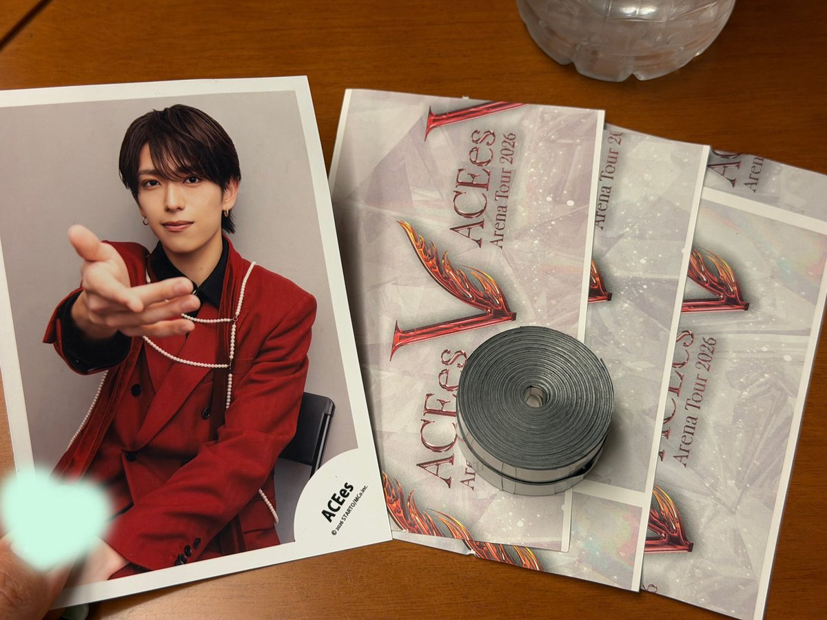 nin_08_nin's tweet photo. ACEes Arena Tour 2026 "V"
福岡3公演お疲れ様でした✨
2年目のACEesはとってもカッコよくてかわいくて、みんな言ってたけど去年のMCでは考えられない程ゆるい雰囲気とかもありつつ、みんなそれぞれいろんなことに挑戦して新しい一面も見れて
とにかく楽しかった！
最後に銀テ23枚も手元に残ったの笑う https://t.co/vlqw00WvMK