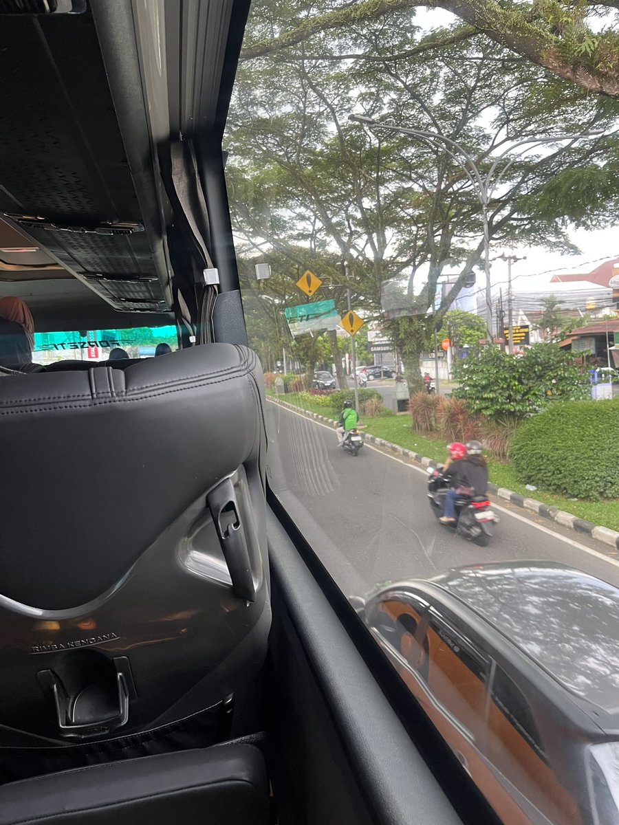 _canyouseethat's tweet photo. bye malang, aku mudik dluan ((udah uas, udah libur, mau liburan)) https://t.co/4dPKV5nH9g
