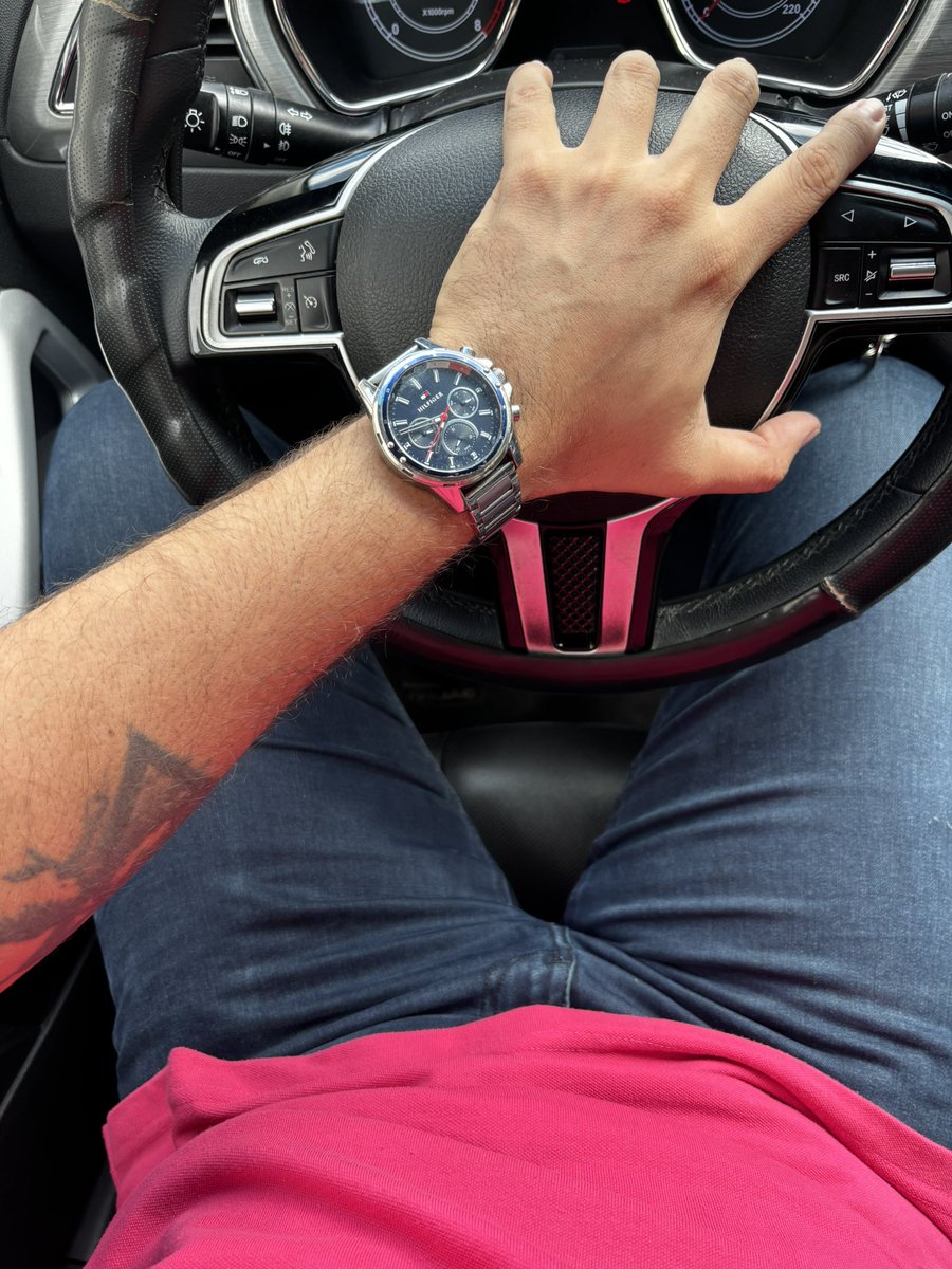 quiroga_du94461's tweet photo. Feliz miércoles laboral, rumbo a la oficina 🧑🏻‍💻🫡 https://t.co/9hdcPc5UUI