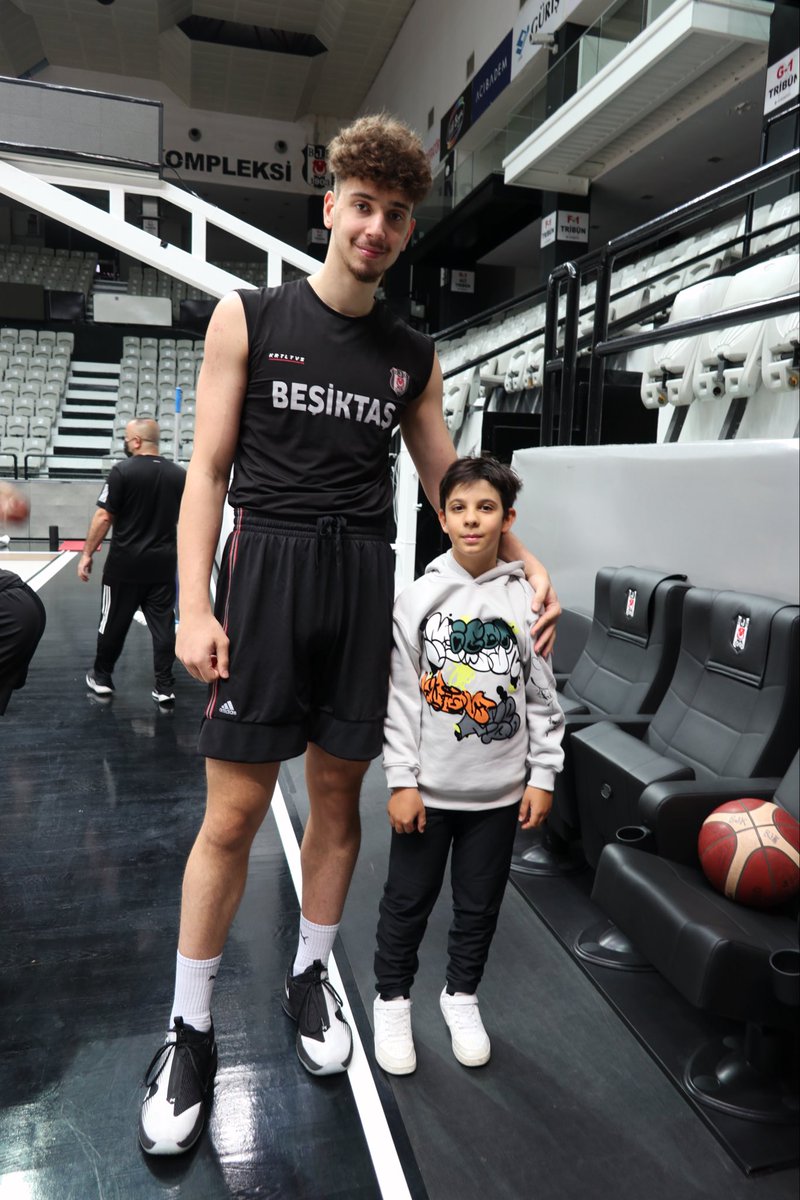 NurtenGozoglu's tweet photo. @alperennsengun Sevgili Alperen evine hoş geldin,iyi bayramlar diliyorum, bu kareleri hatırladın mı 😀🦅🏀 https://t.co/crkloBb9ah