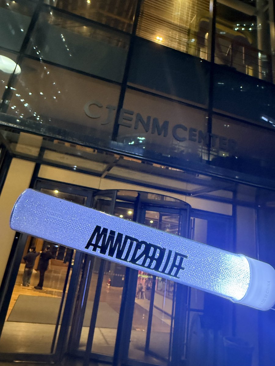 AND2BLE's tweet photo. [NOTICE] 260528 Mnet 엠카운트다운 사전녹화 인원 체크 안내

⏰ 인원 체크 시간: 2026.05.27 (WED) 9:45PM (KST)
⏰ 인원 체크 마감 시간: 2026.05.27 (WED) 10:15PM (KST)
👥 인원: 210명 + 예비 5명

📍 장소: 상암동 CJ ENM 센터 1층 로비 (서울 마포구 상암산로 66)

260528 Mnet 엠카운트다운 사전녹화에 참여 하시는 팬분들께서는 아래 사진 속 장소로 모여주시기 바랍니다 :D

* 재모임 시간의 경우 해당 계정을 통해 재안내 예정입니다.

#AND2BLE  #앤더블