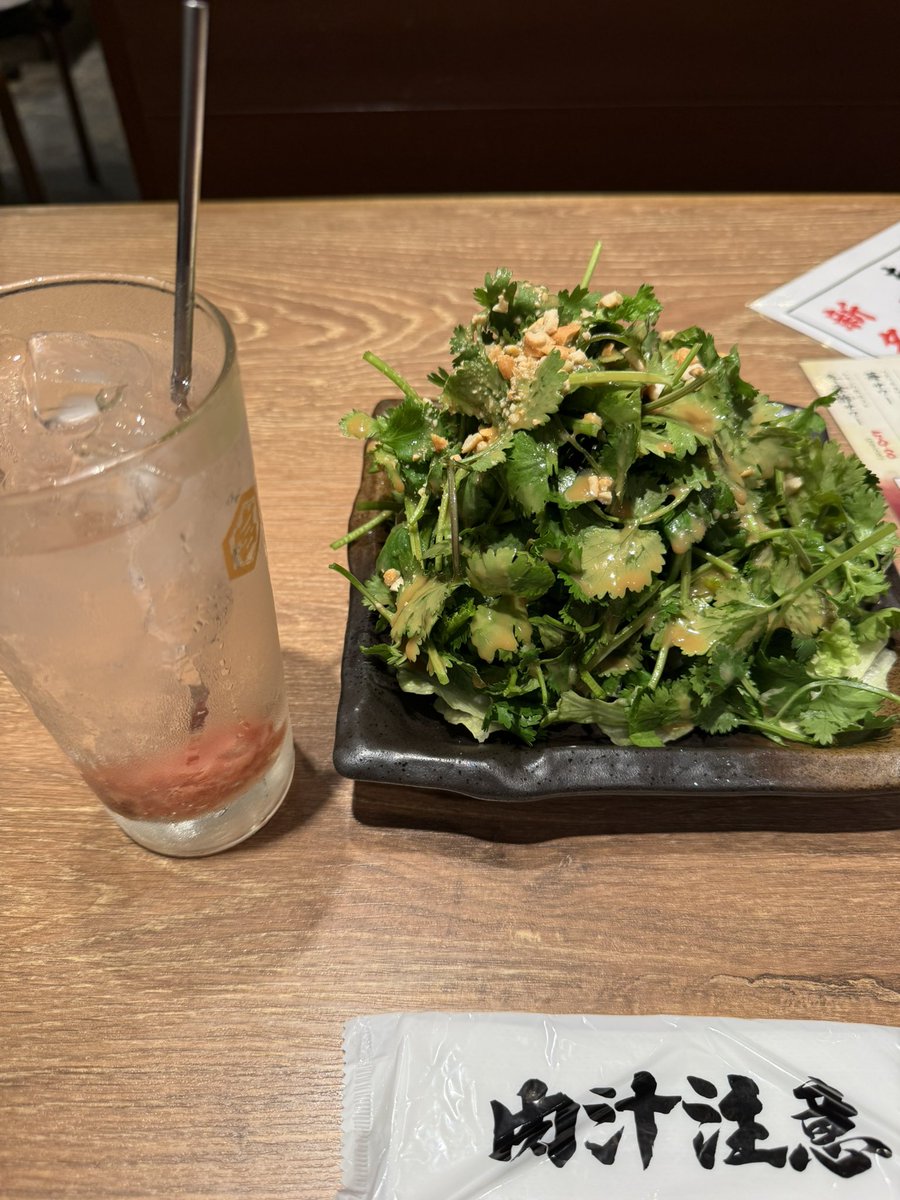 PushlogC's tweet photo. からの、私にとっては恒例の出張夜の暴飲暴食
そこは鯛めしじゃないのかョ…という https://t.co/QkpZbhxBNq
