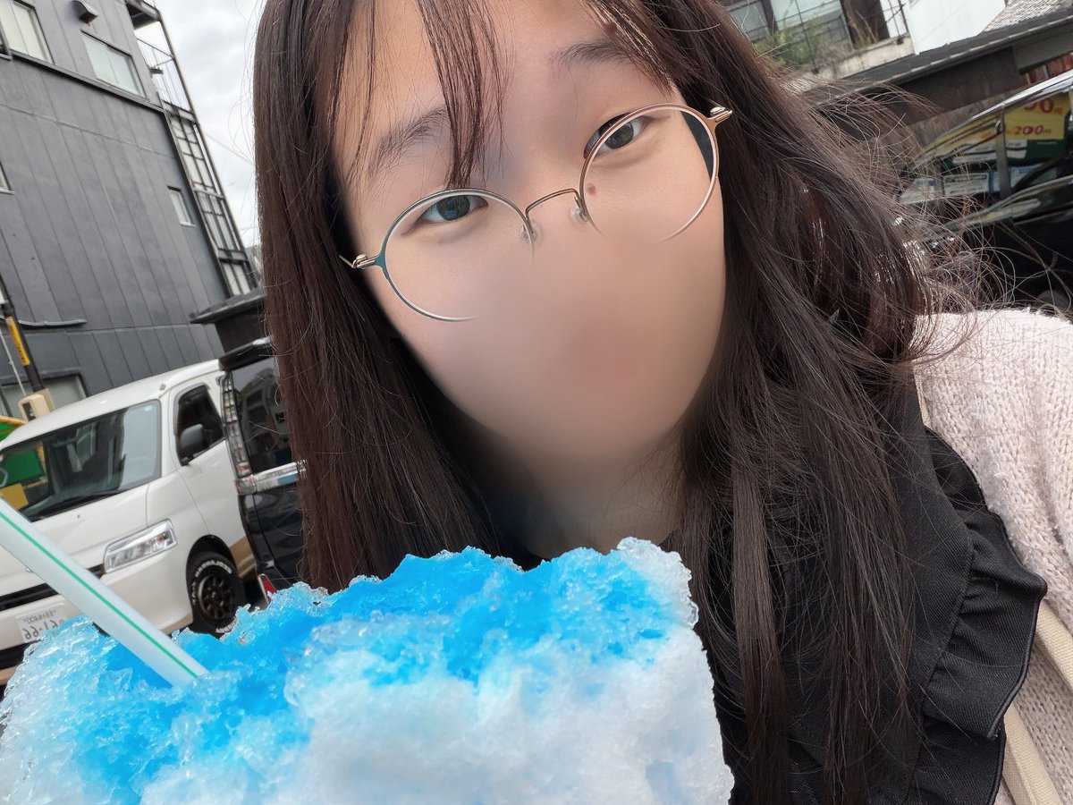 ホコ天きーぼー市でかき氷買ったらめっちゃおっきいかき氷だった