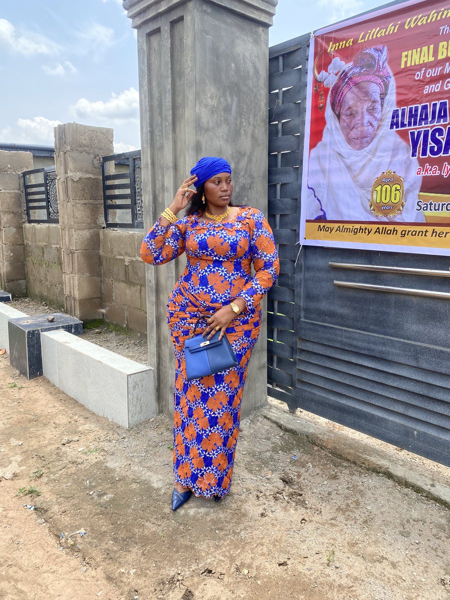 EwaAdejoke's tweet photo. Eid Mubarak 💙🧡 https://t.co/cj0MVx7062